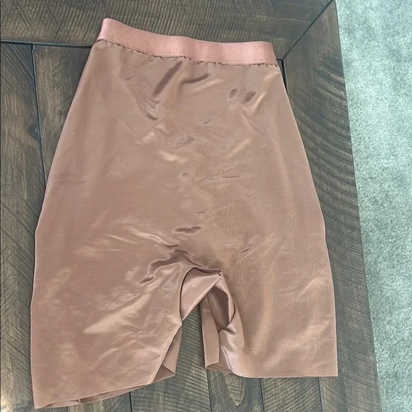 Skims Barely There Shapewear Low Back Shorts - Picture 1 of 5